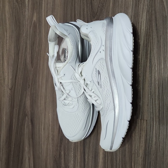 Sketchers D' Lux Walker shoes - Picture 2 of 6